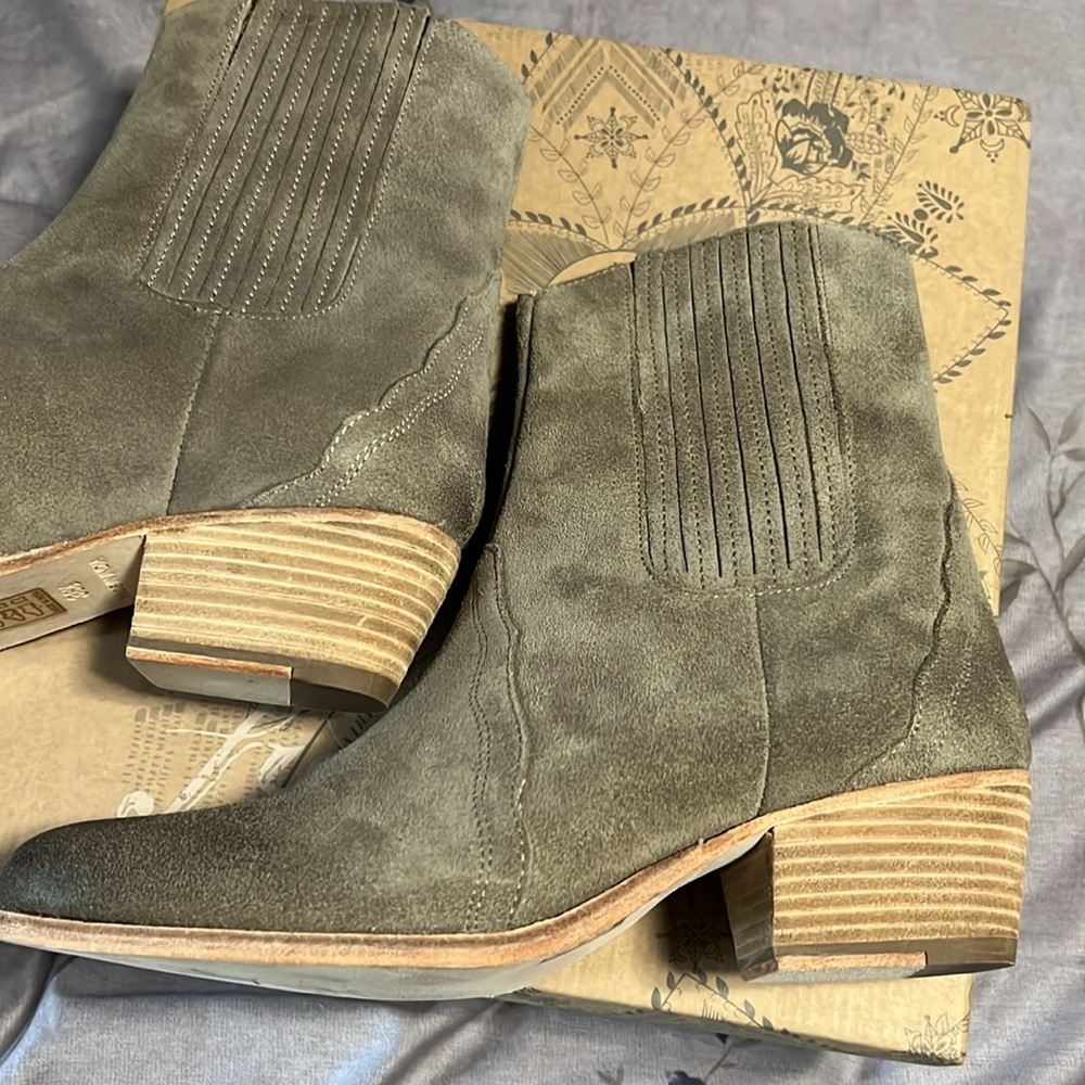 FREE PEOPLE | Suede Chelsea Boot - Picture 3 of 5